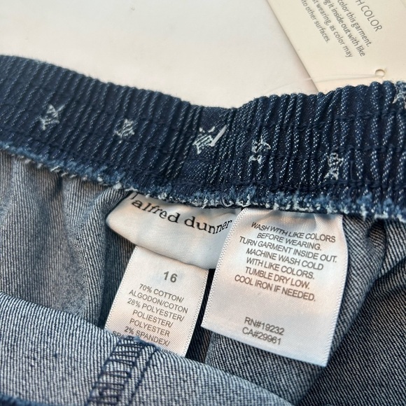 NWT Alfred Dunner Blue Jean Capris with Stars Design - Picture 5 of 12
